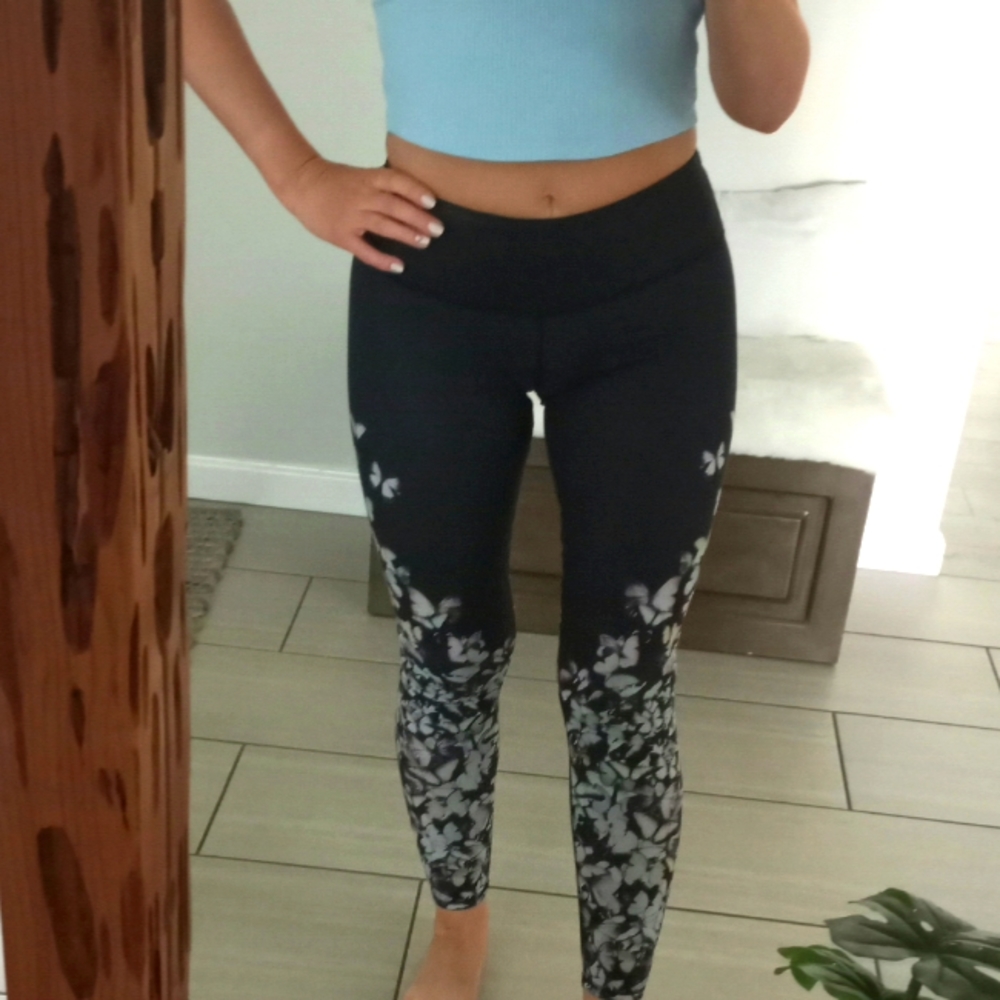 ALO Yoga Black Leggings with Multicolor Butterfly Print - Picture 2 of 9